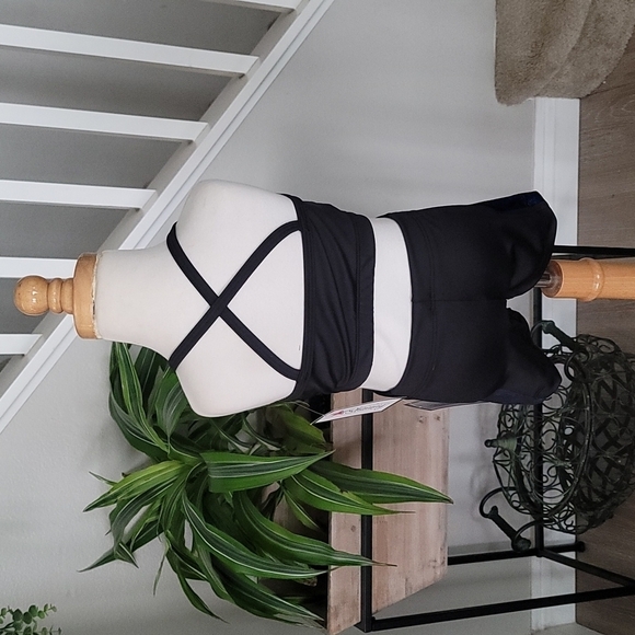 Shimmy Shimmy Inc Crop Top & Short Set - Picture 4 of 6